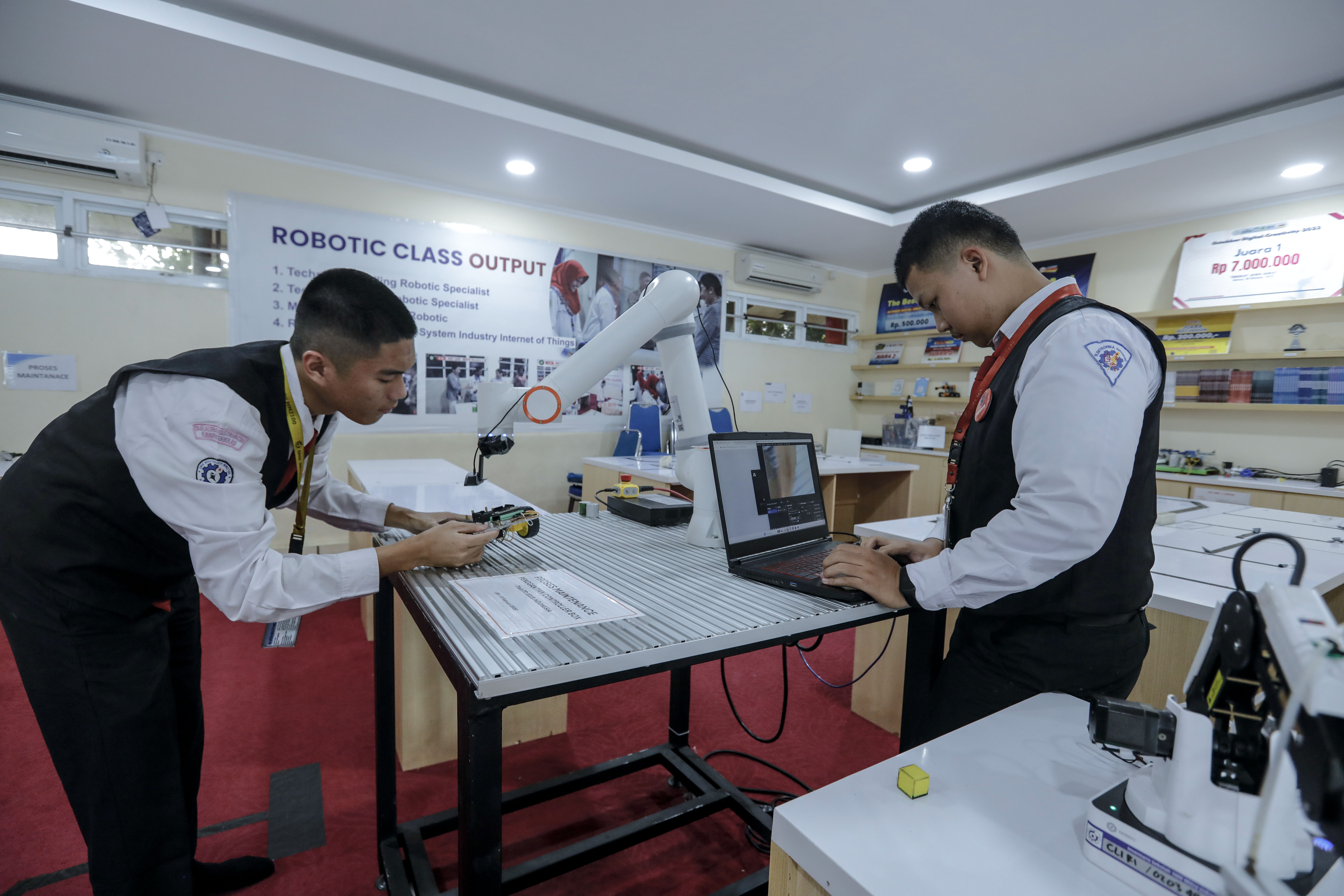 Praktik PLC & Otomasi Industri