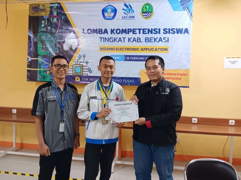 Pelatihan AED Bersama PT ALSOK Tingkatkan Kesiapsiagaan Siswa di SMK Mitra Industri MM2100